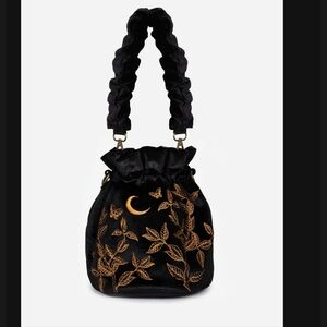 Disturbia 🕸 Instar Embroydered Bucket Bag